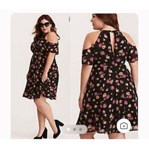 NWT Torrid Floral Cold Shoulder Chiffon Dress Size 24